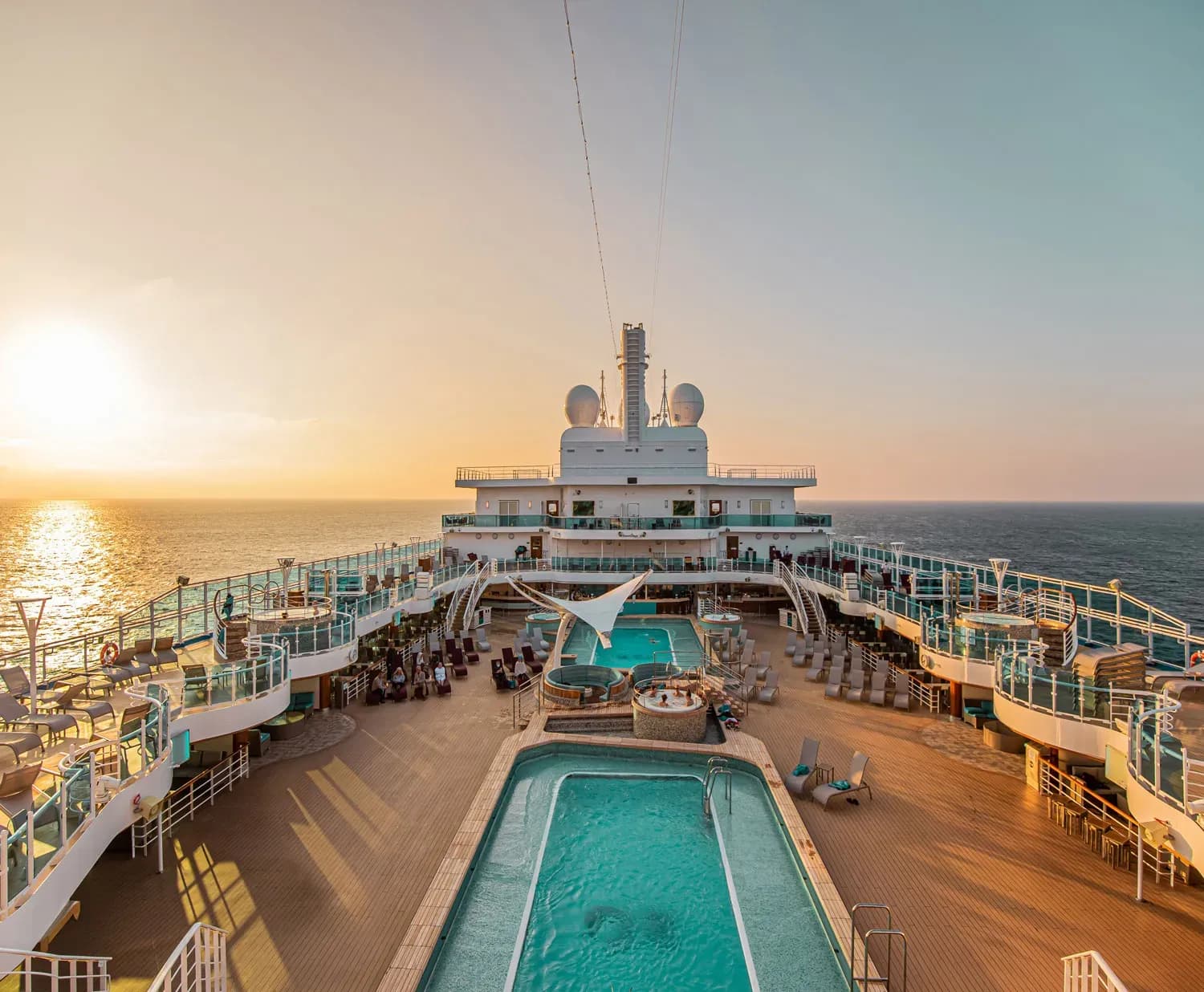 discovery princess cruise ship pool