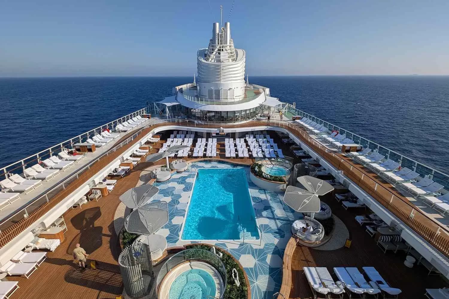 Oceania vista pool deck - Oceania allura